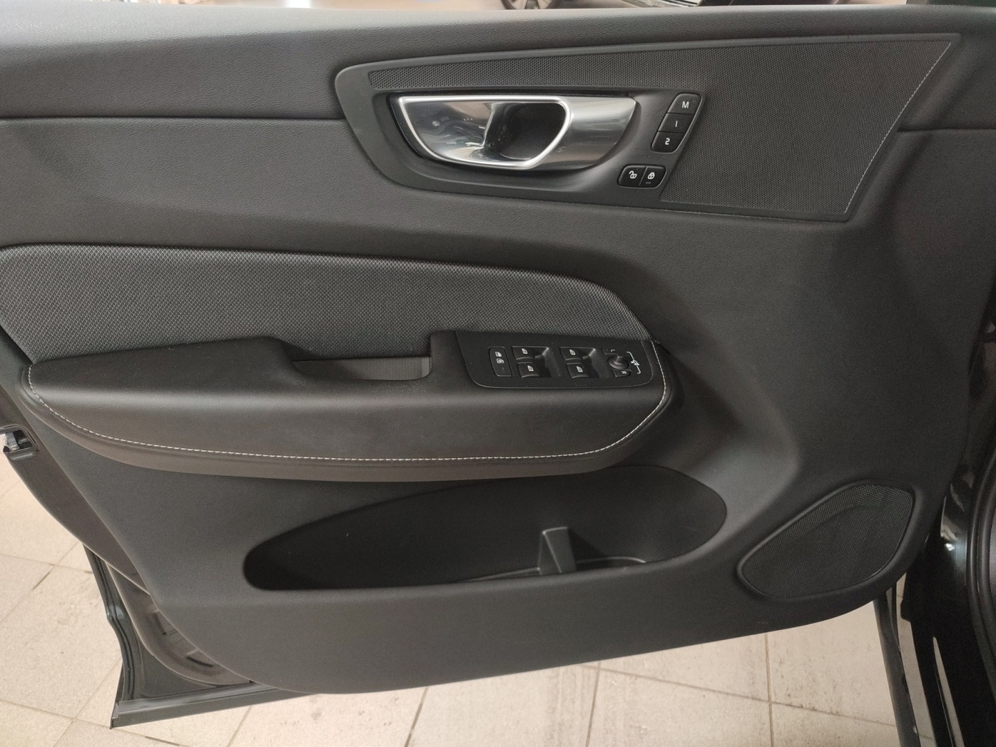 VOLVO XC60 2025