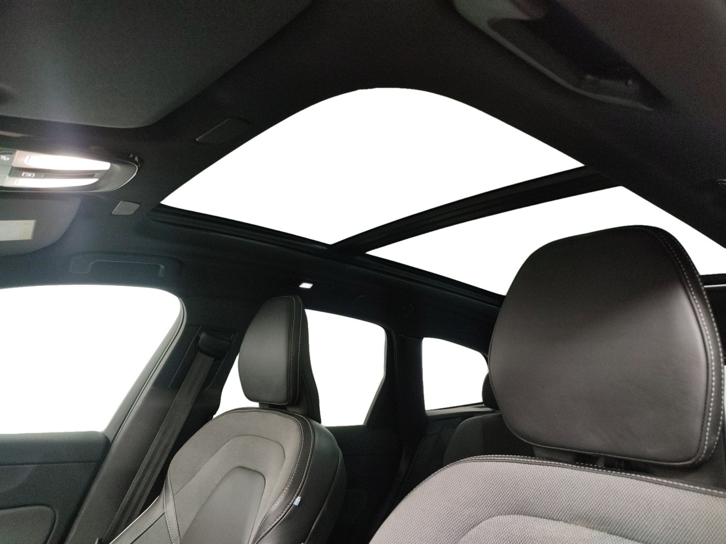 VOLVO XC60 2025