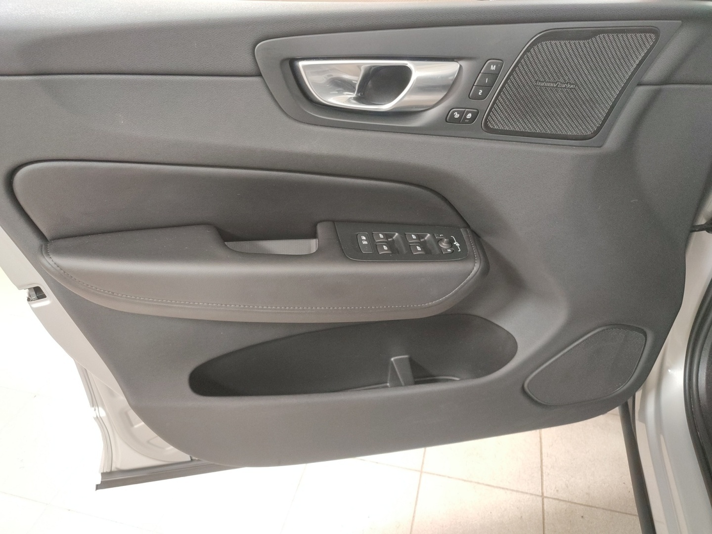 VOLVO XC60 2025