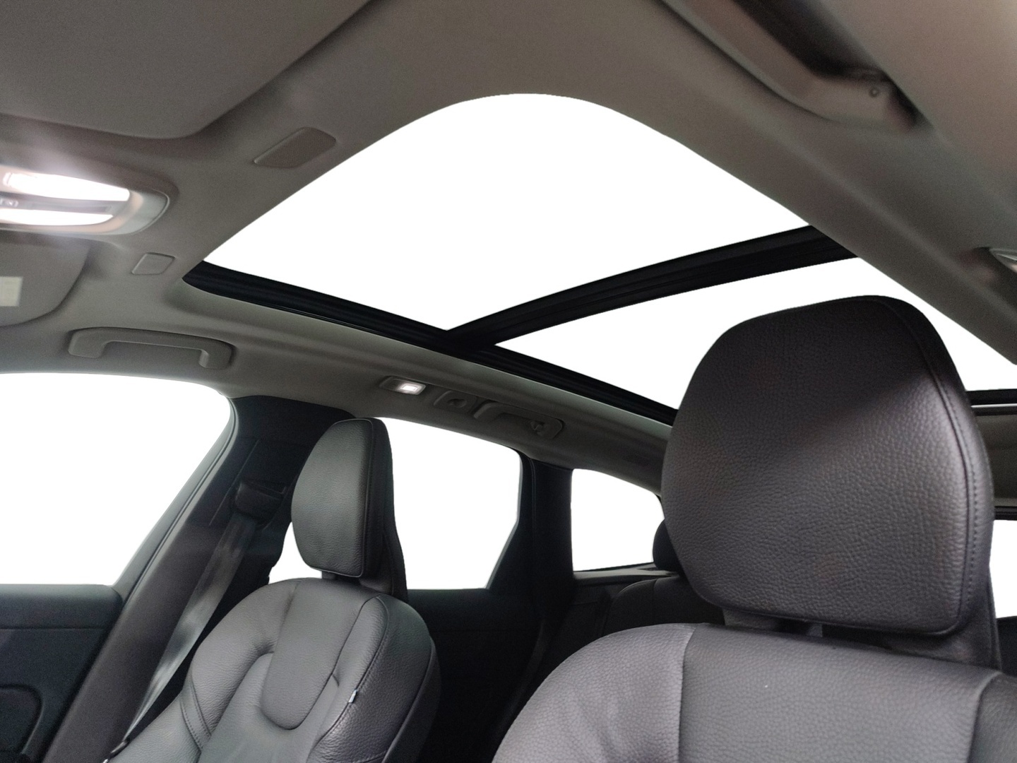 VOLVO XC60 2025