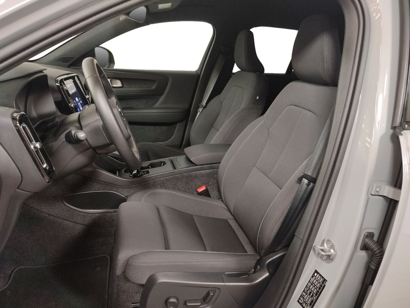 VOLVO EX40 2025