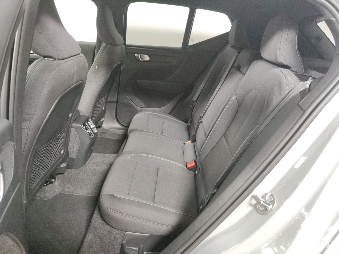 VOLVO EX40 2025
