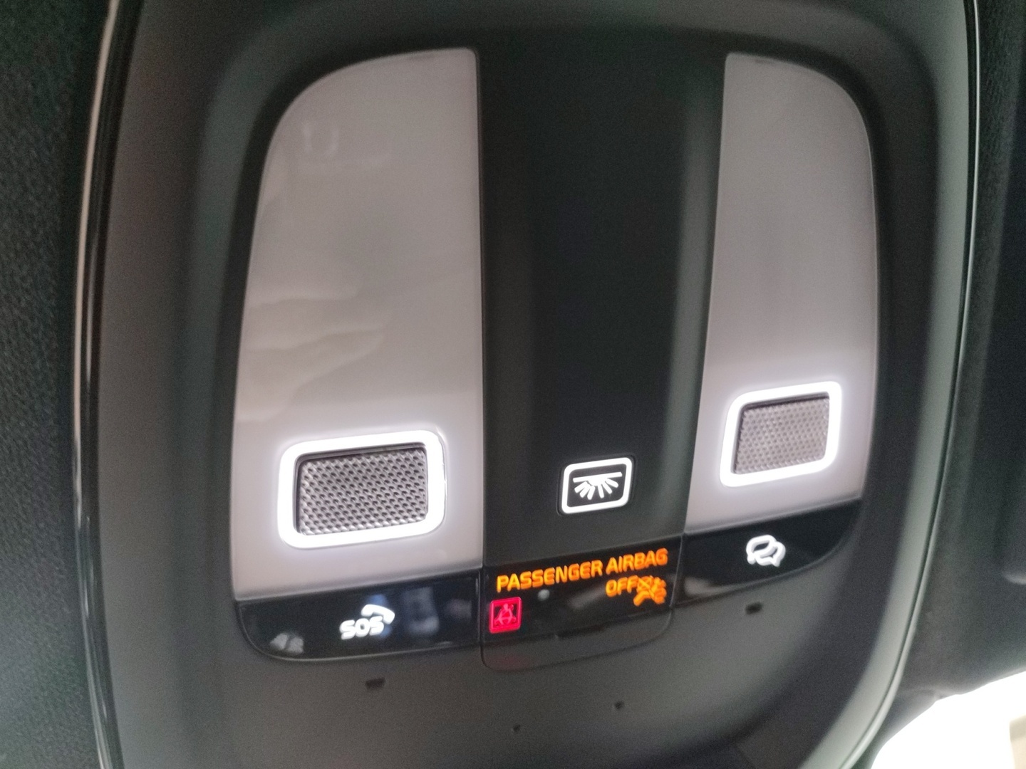 VOLVO EX40 2025