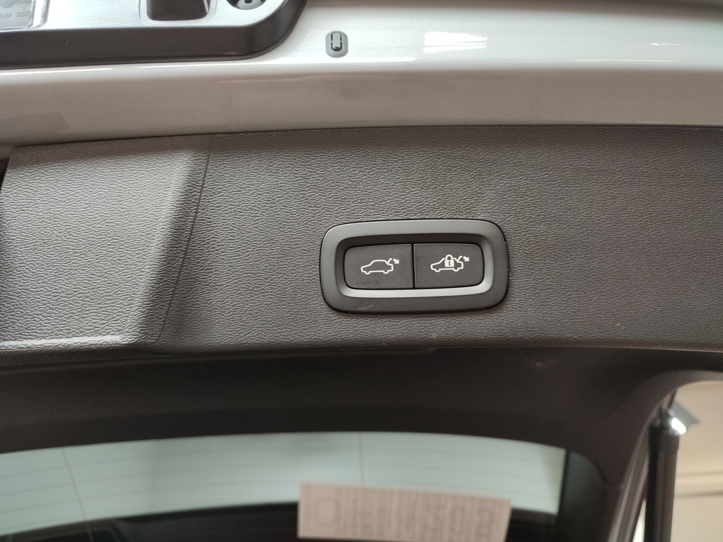 VOLVO EX40 2025
