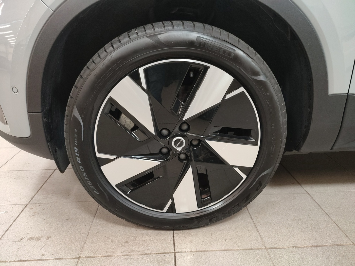 VOLVO EX40 2025