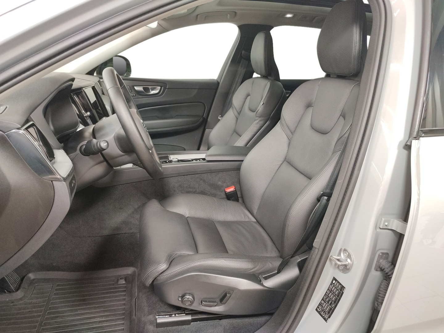 VOLVO XC60 2025