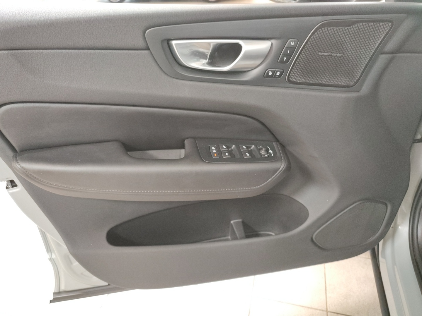 VOLVO XC60 2025