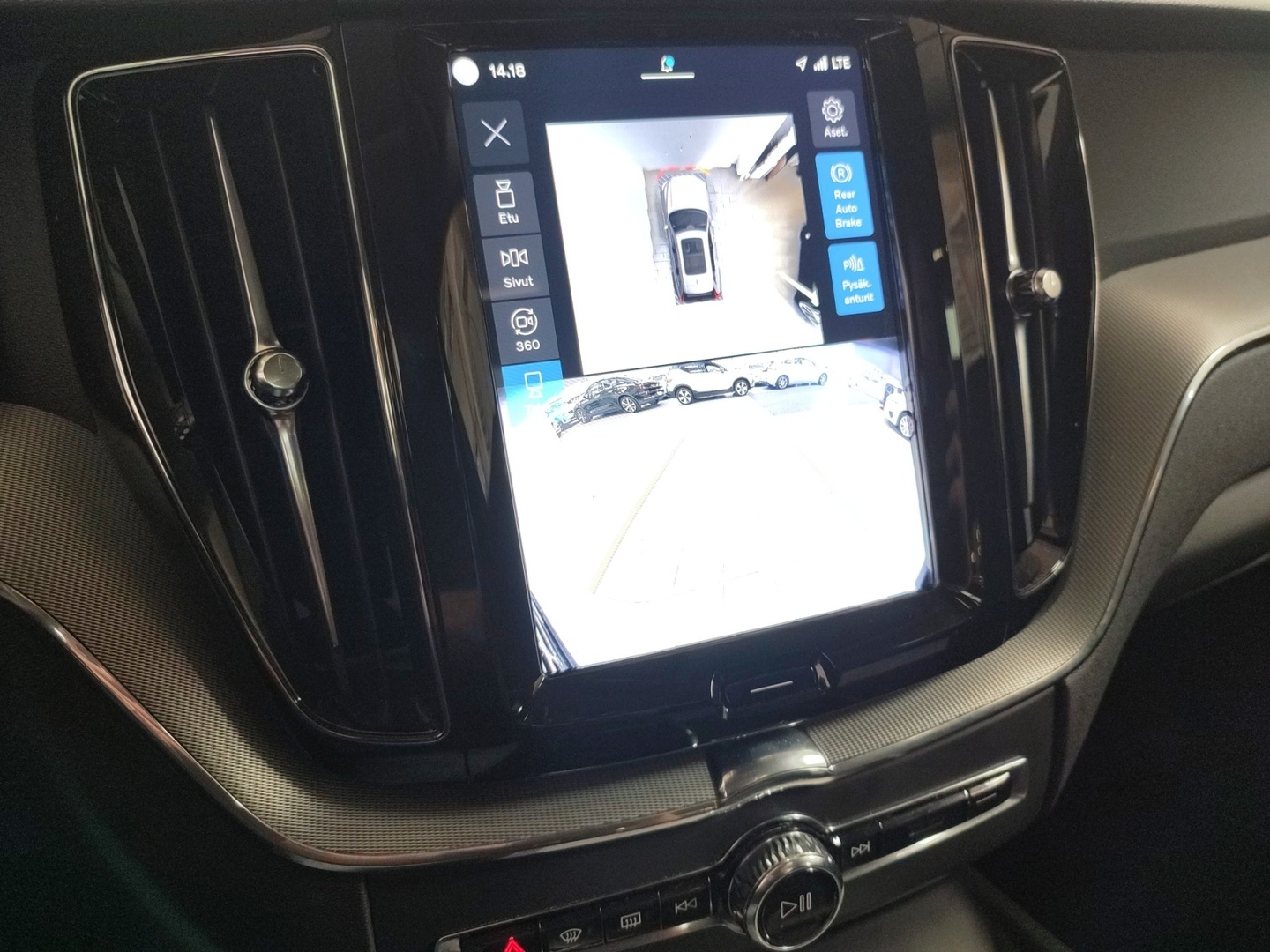 VOLVO XC60 2025