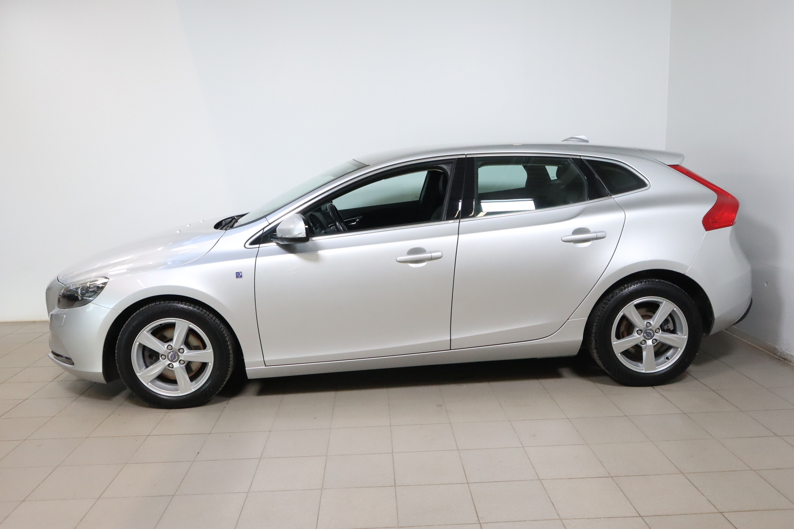 VOLVO V40 2015