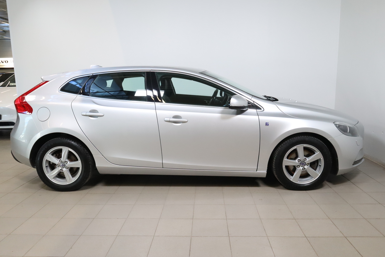 VOLVO V40 2015