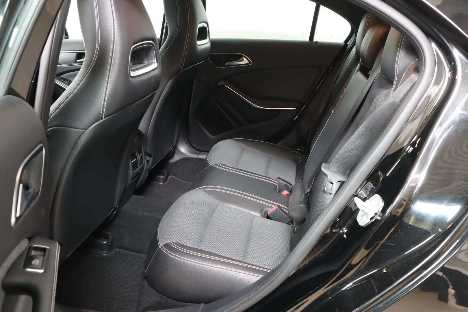 MERCEDES-BENZ A 2017