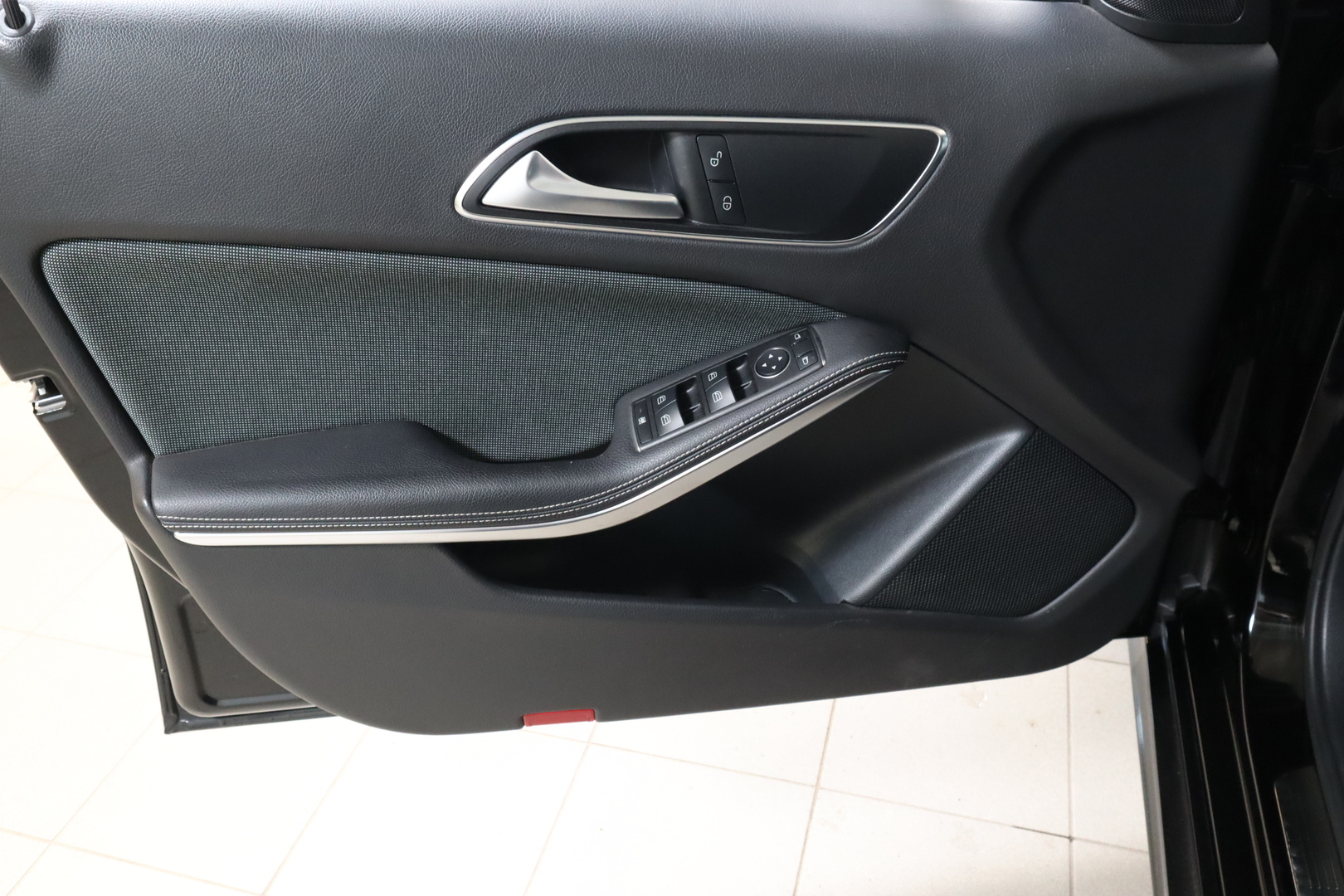 MERCEDES-BENZ A 2017