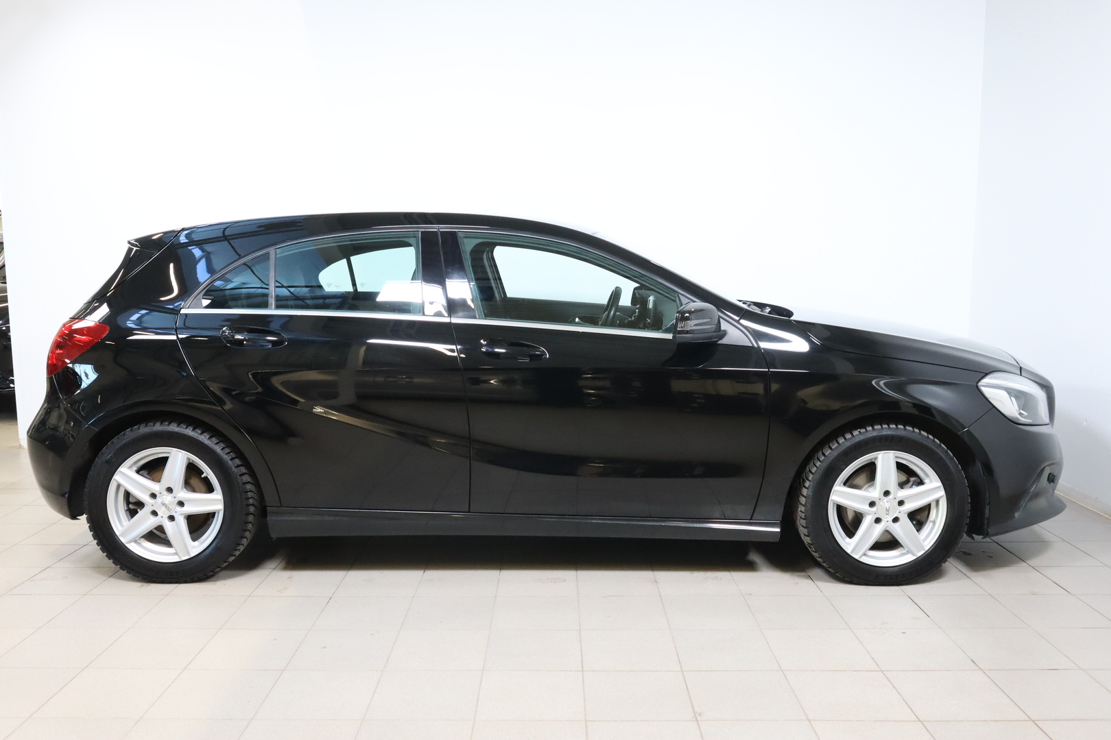 MERCEDES-BENZ A 2017