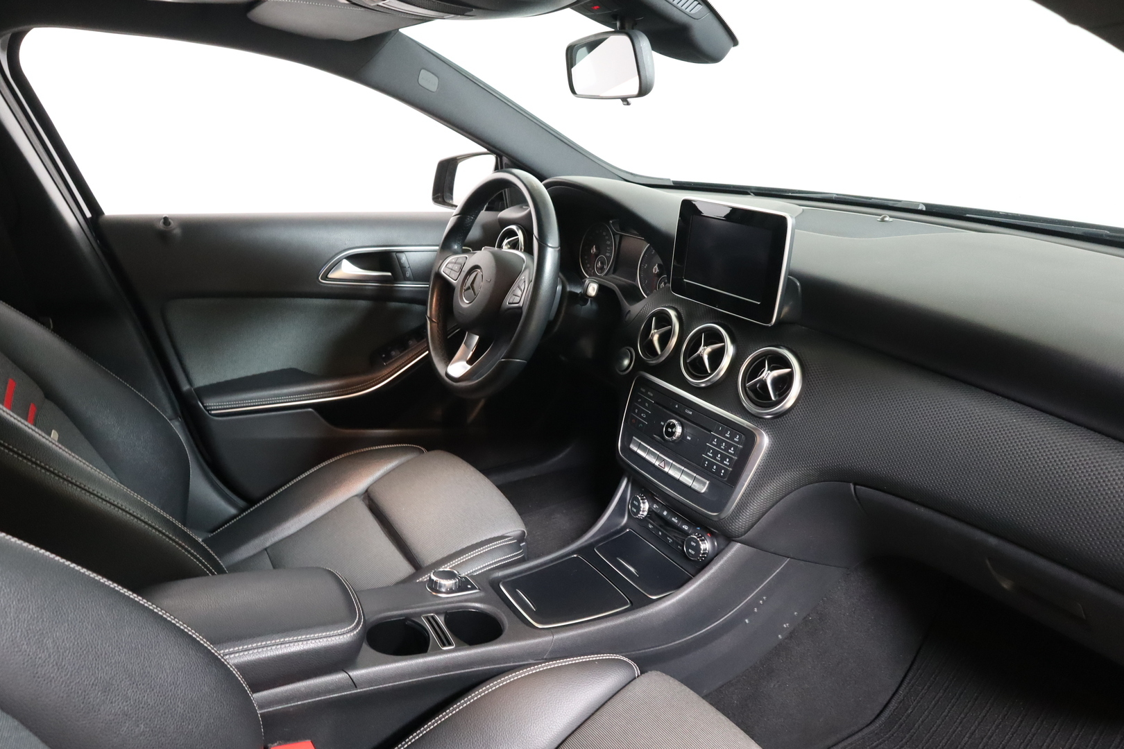 MERCEDES-BENZ A 2017