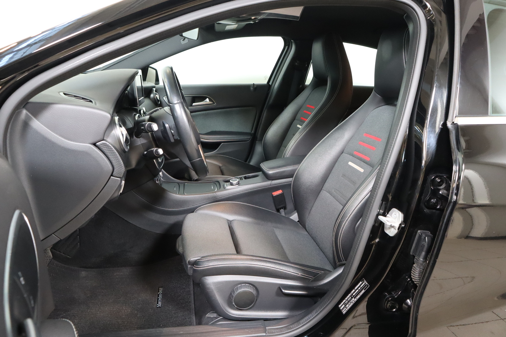 MERCEDES-BENZ A 2017