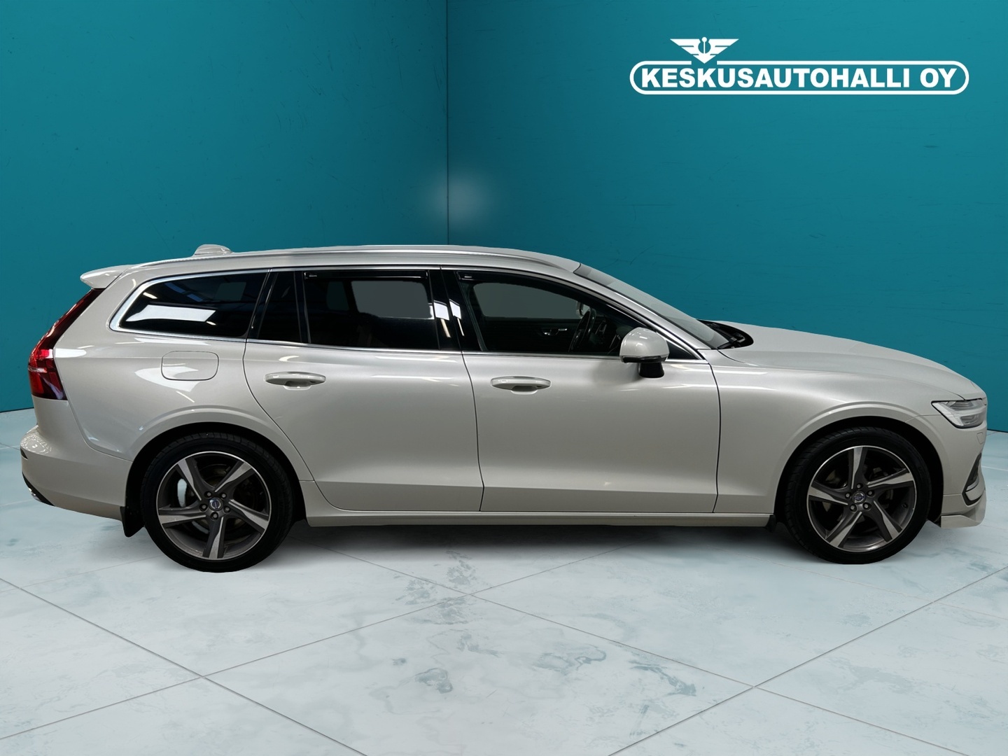 VOLVO V60 2021