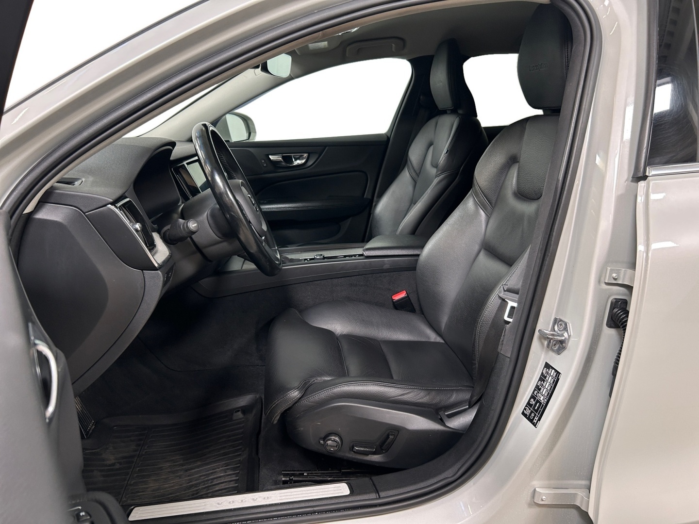 VOLVO V60 2021