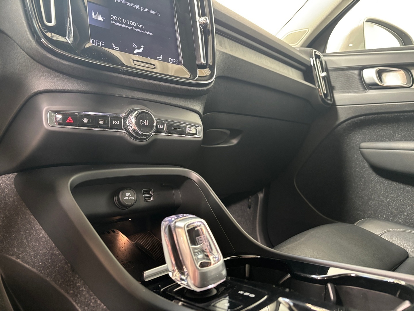 VOLVO XC40 2020