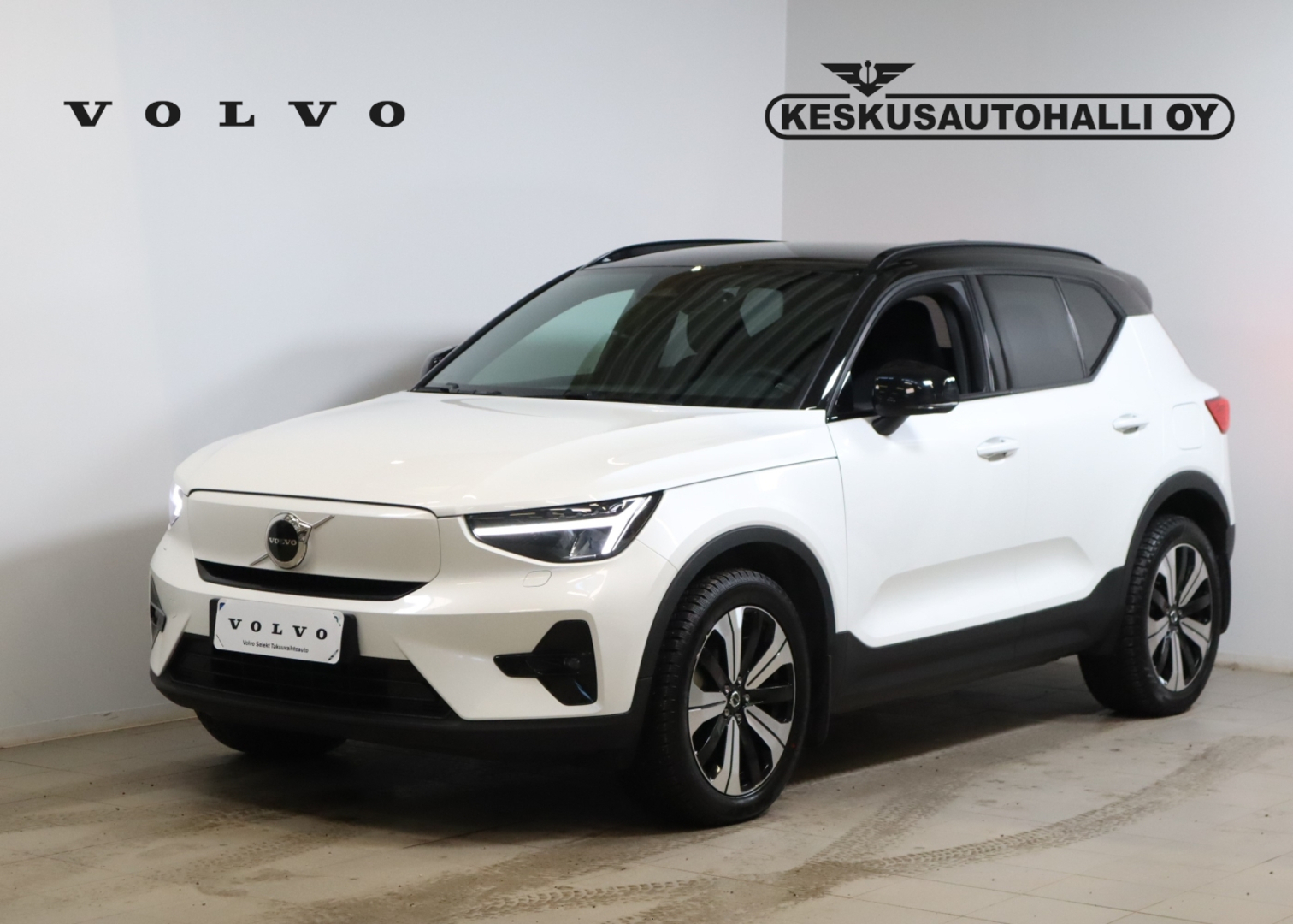 VOLVO XC40 2023