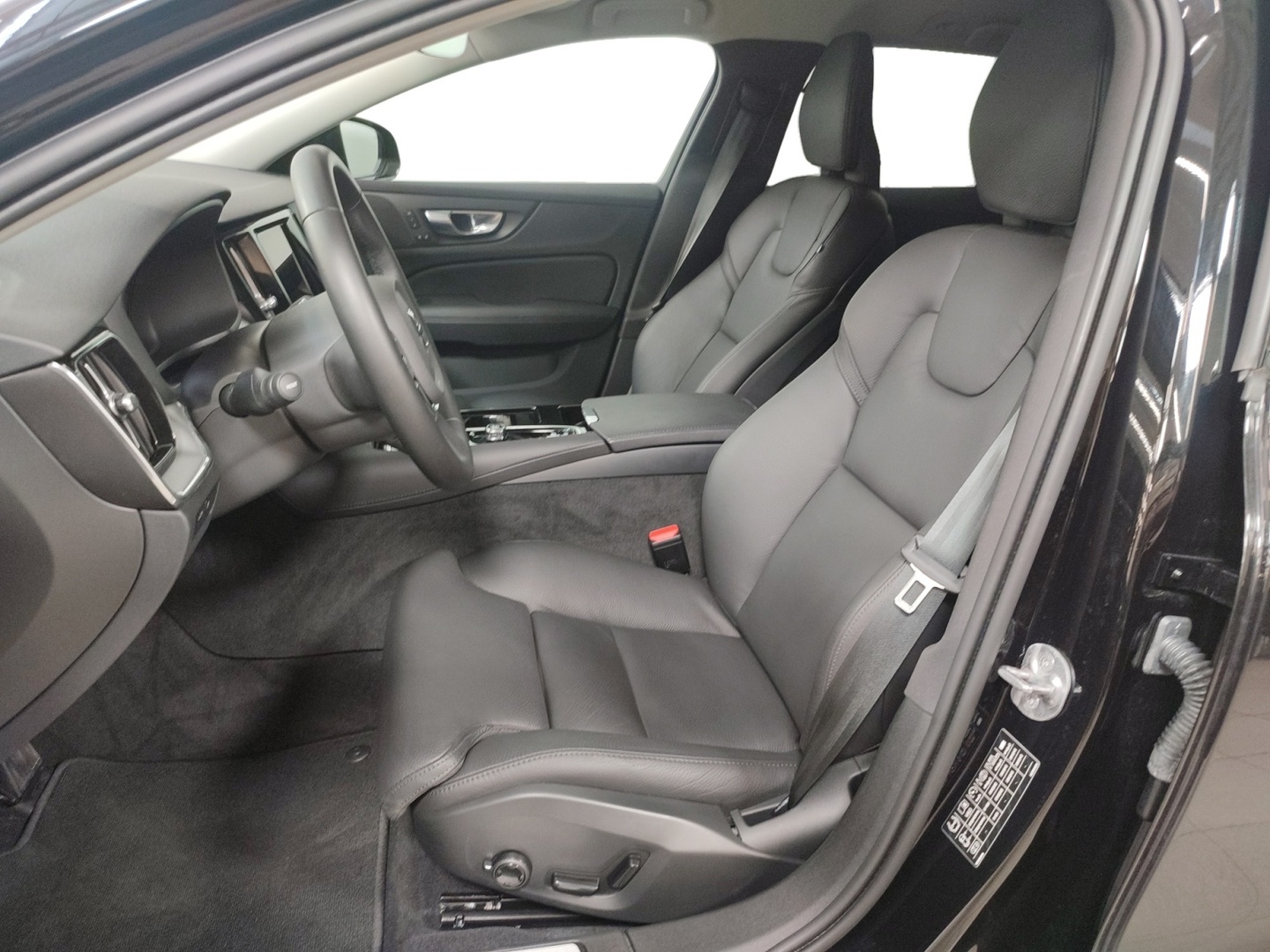 VOLVO V60 2025