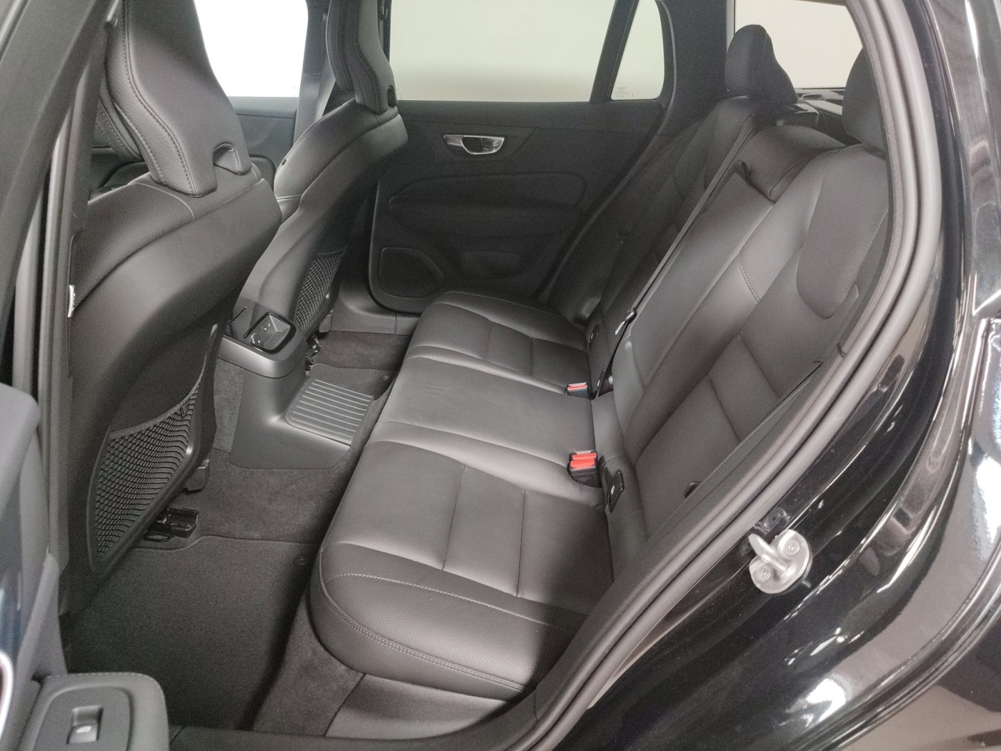 VOLVO V60 2025