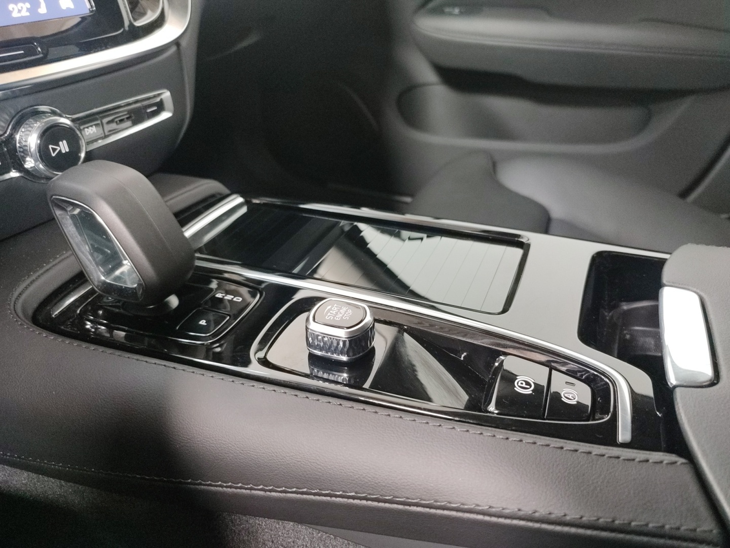 VOLVO V60 2025