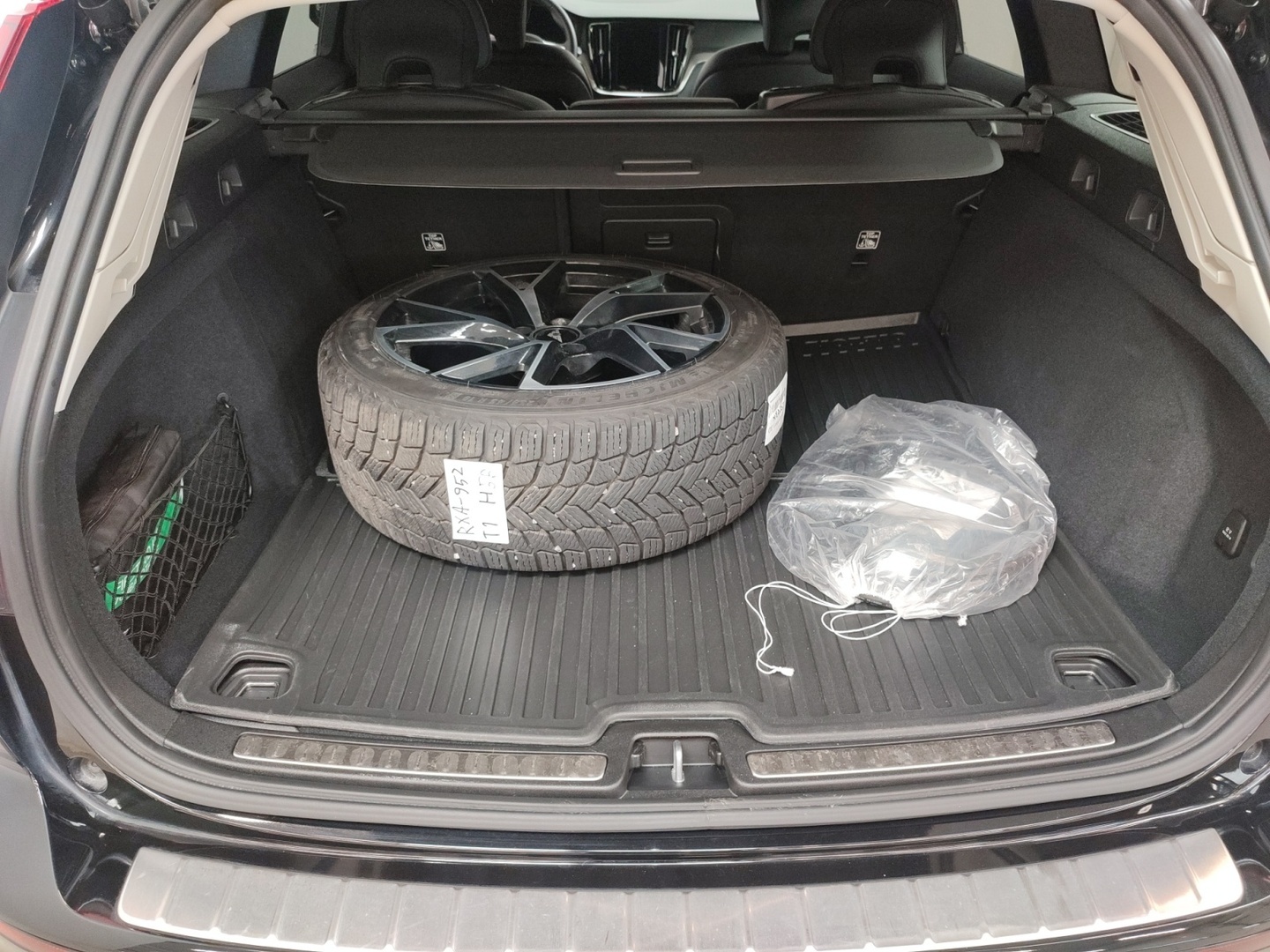 VOLVO V60 2025