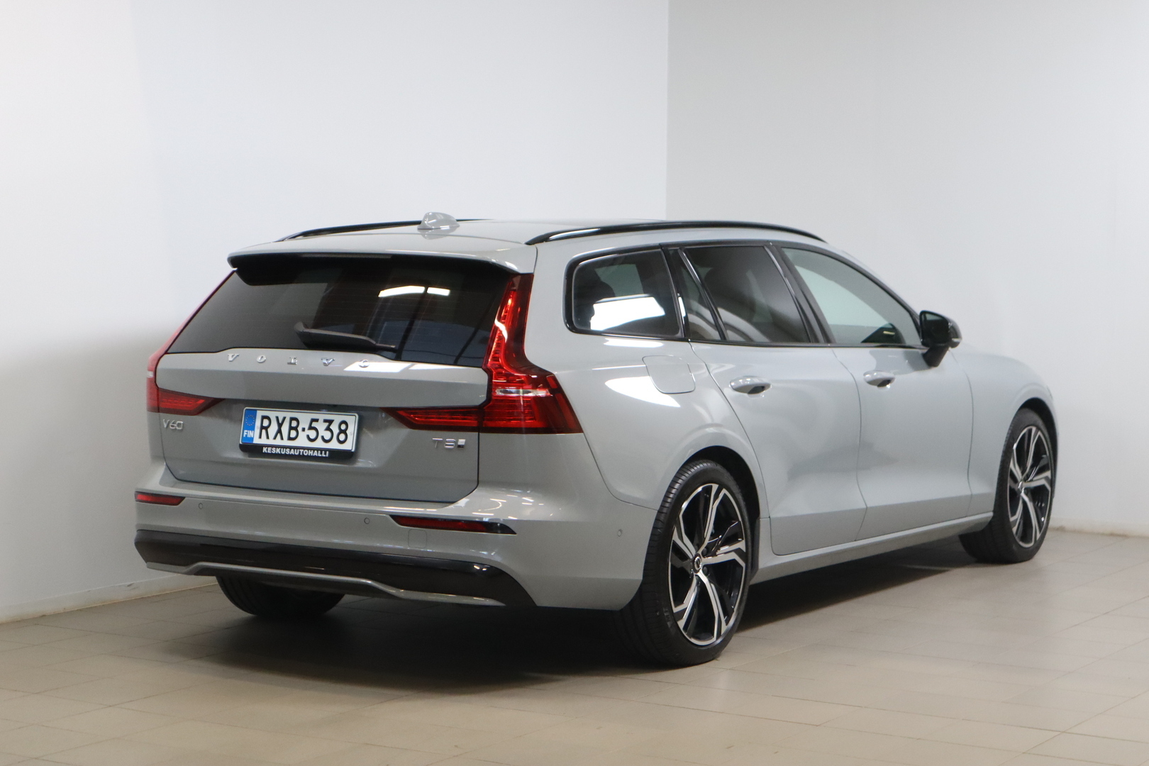 VOLVO V60 2025
