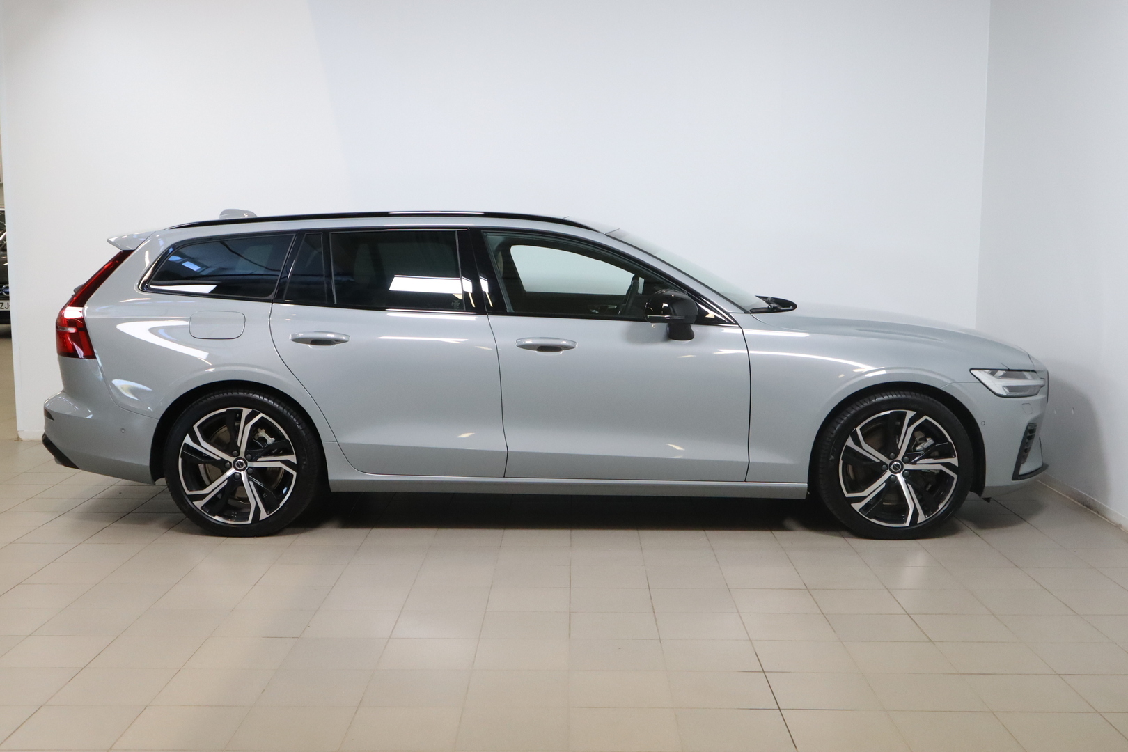 VOLVO V60 2025