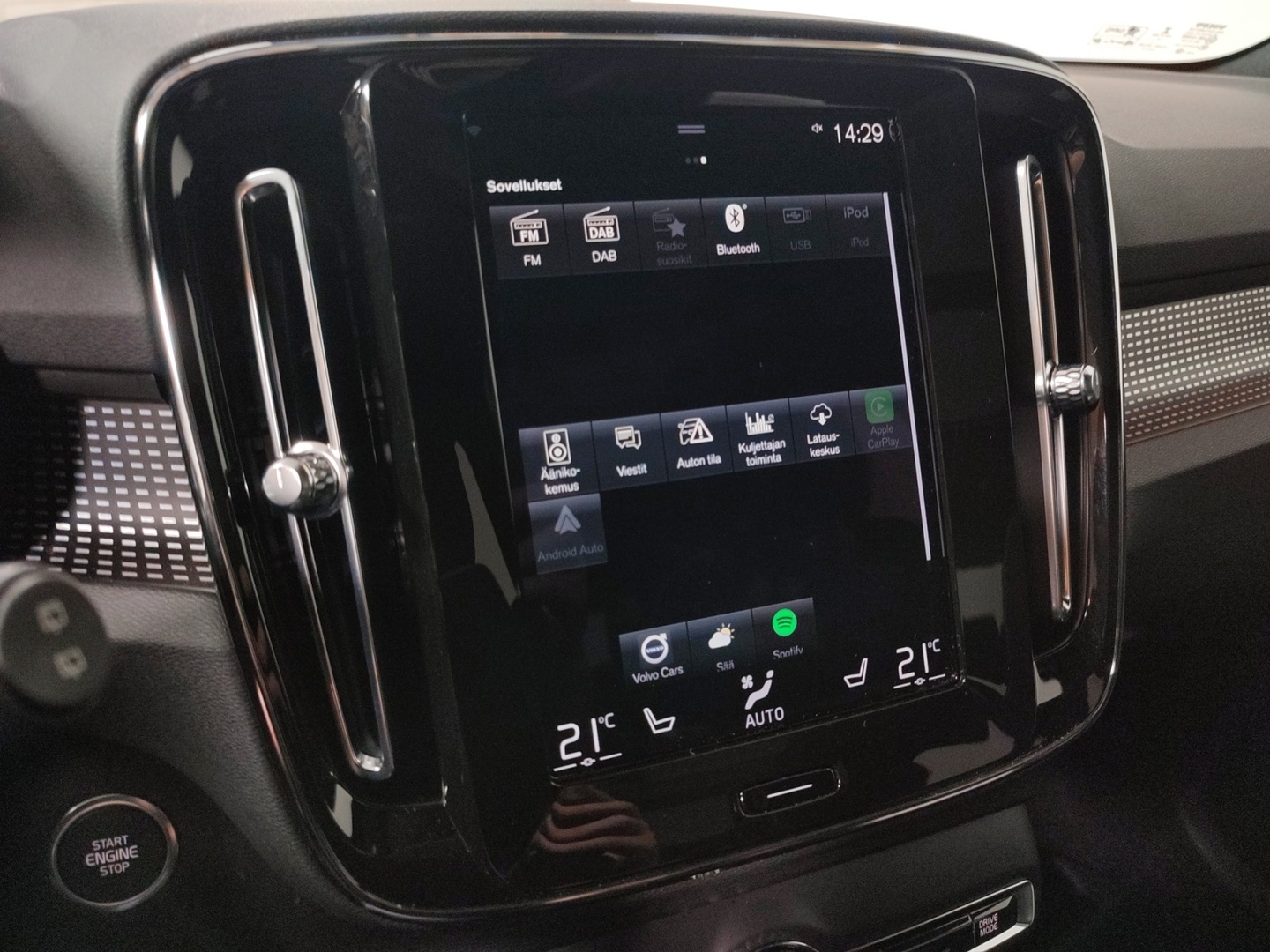 VOLVO XC40 2021