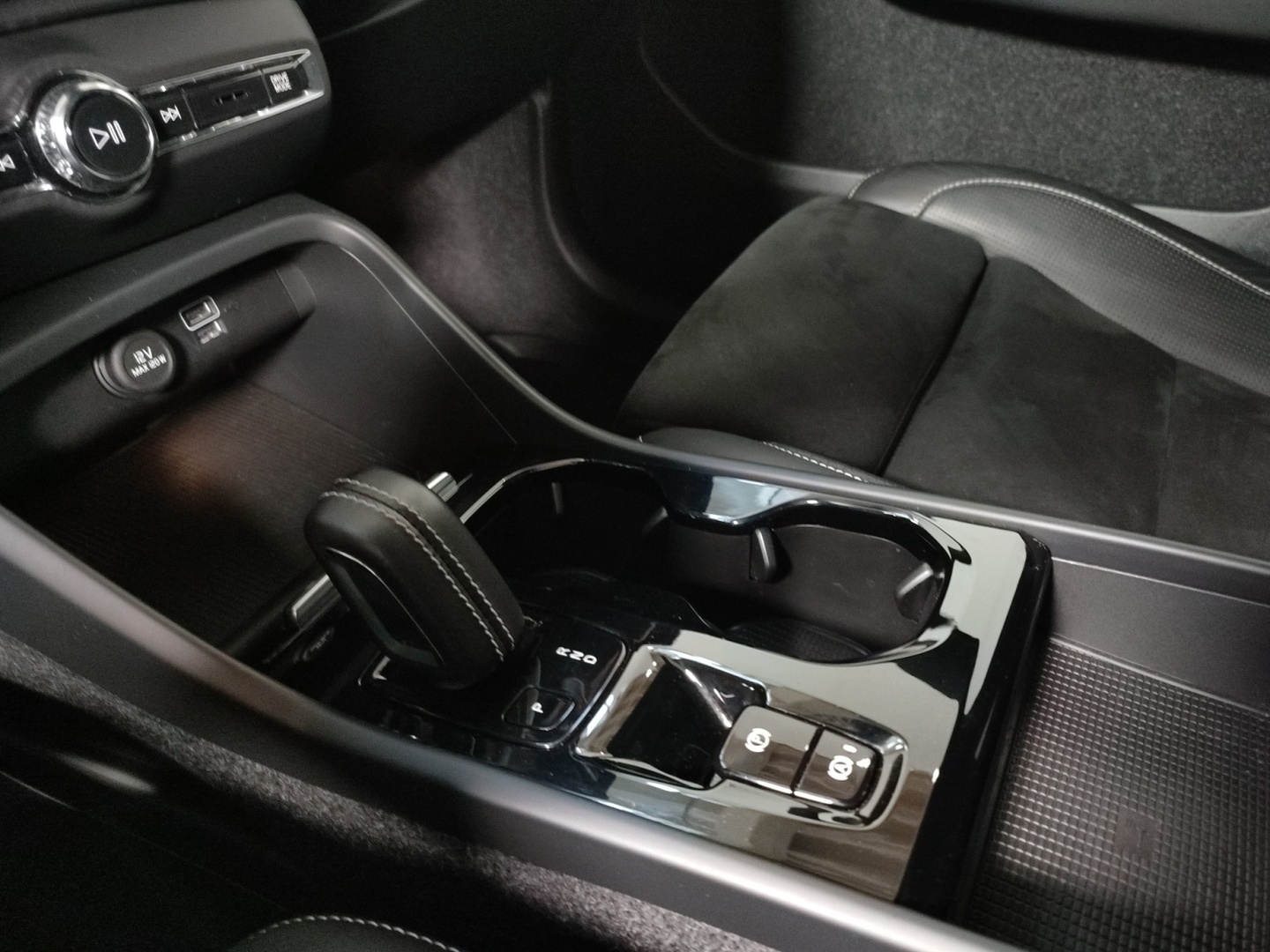 VOLVO XC40 2021