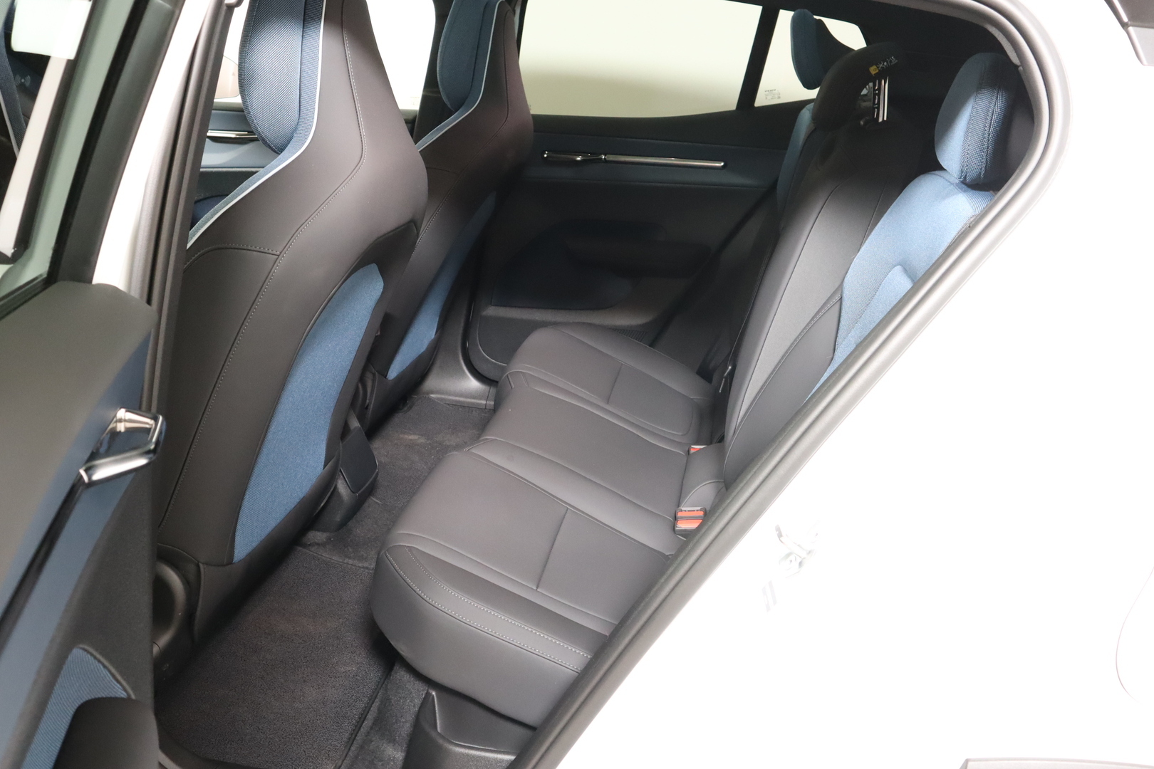 VOLVO EX30 Cross Country 2025