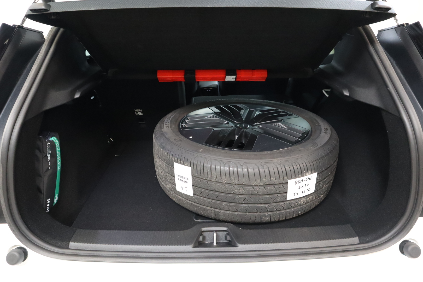 VOLVO EX30 Cross Country 2025