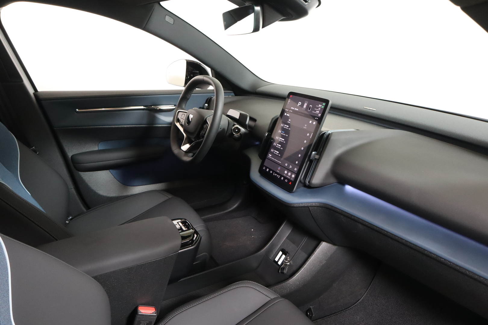 VOLVO EX30 Cross Country 2025