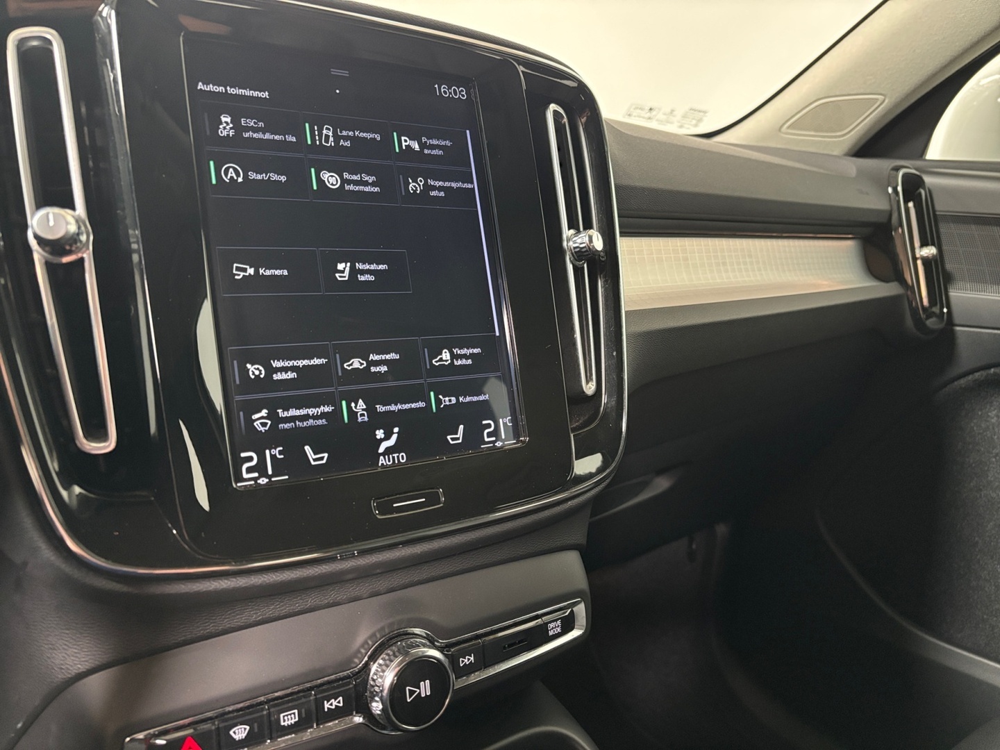 VOLVO XC40 2019