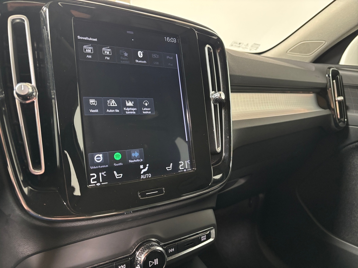 VOLVO XC40 2019