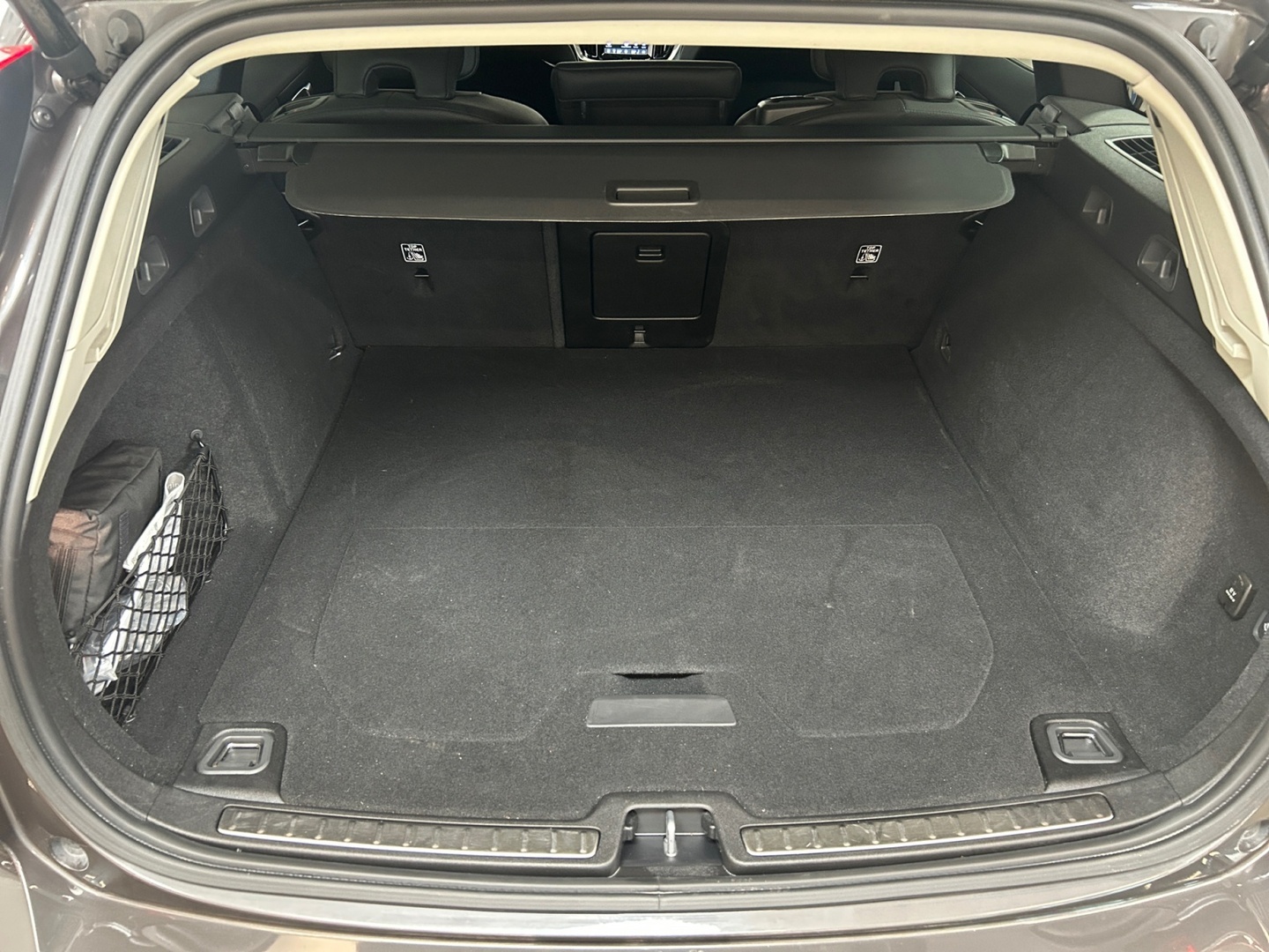 VOLVO V60 2024