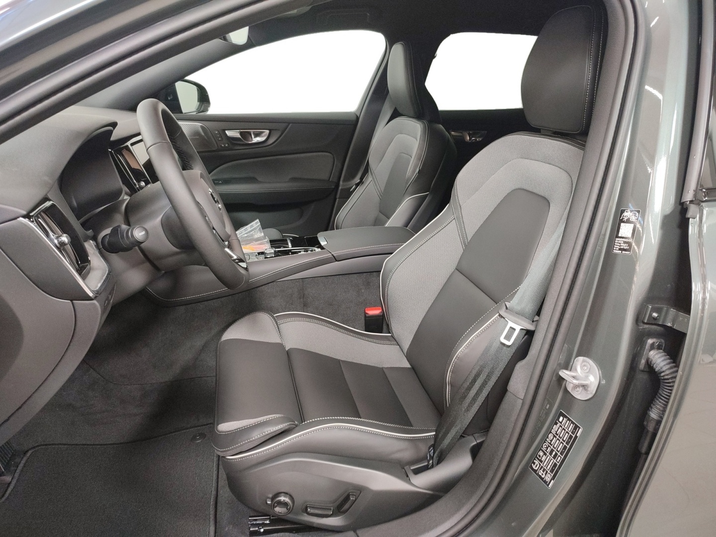 VOLVO V60 3