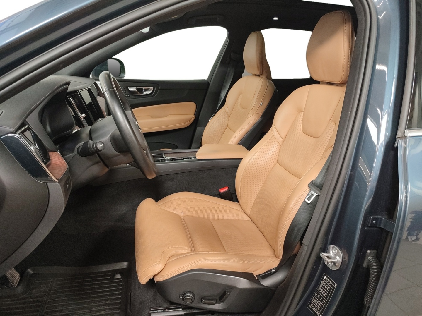 VOLVO XC60 2023