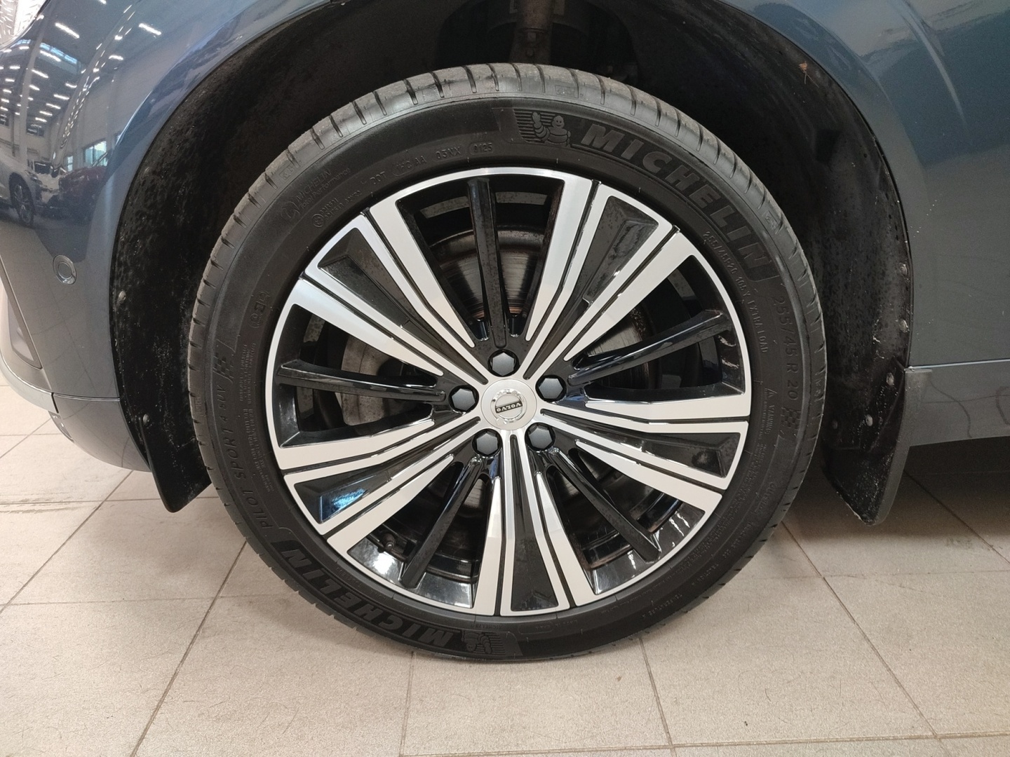 VOLVO XC60 2023