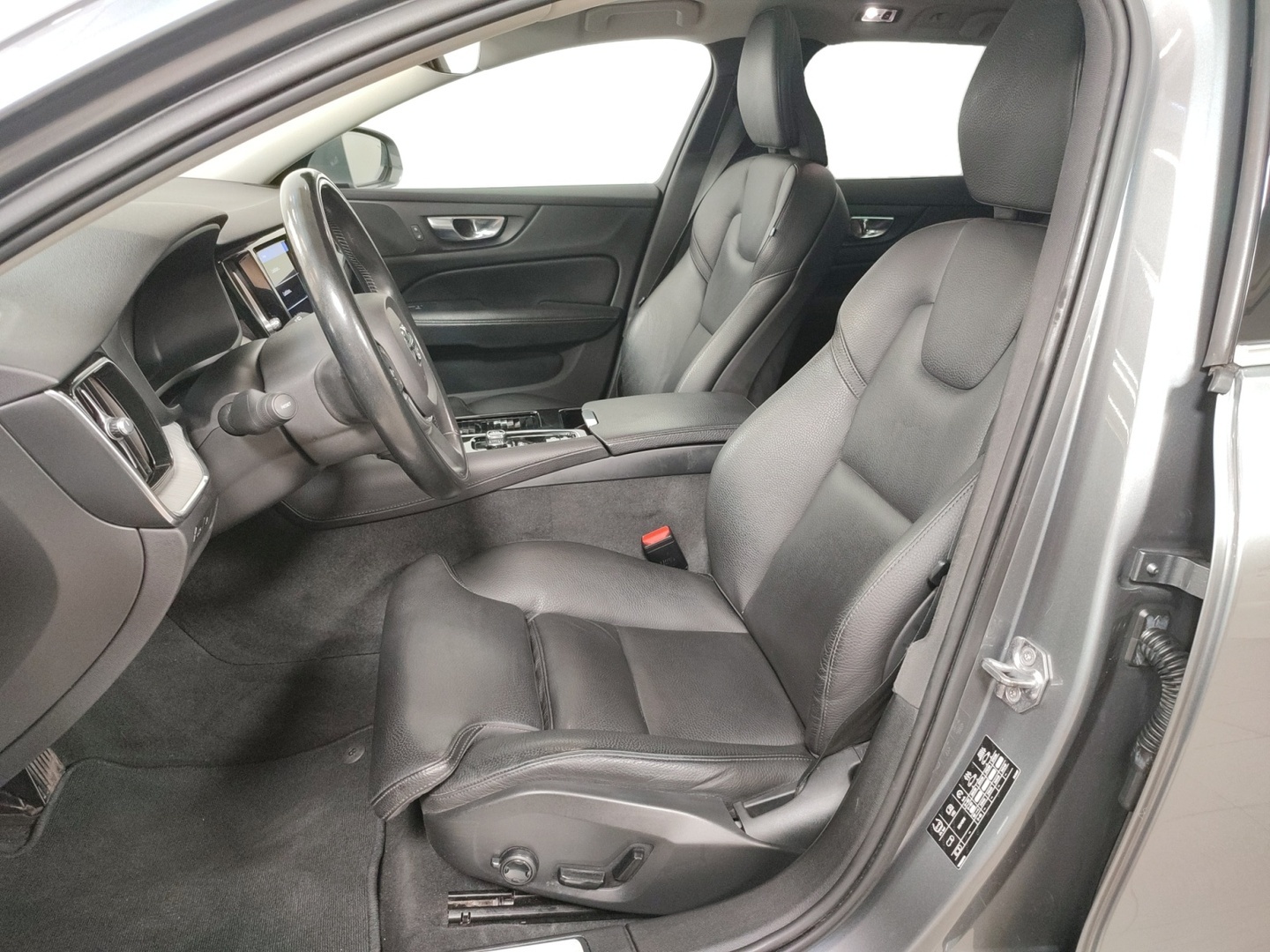 VOLVO V60 2021