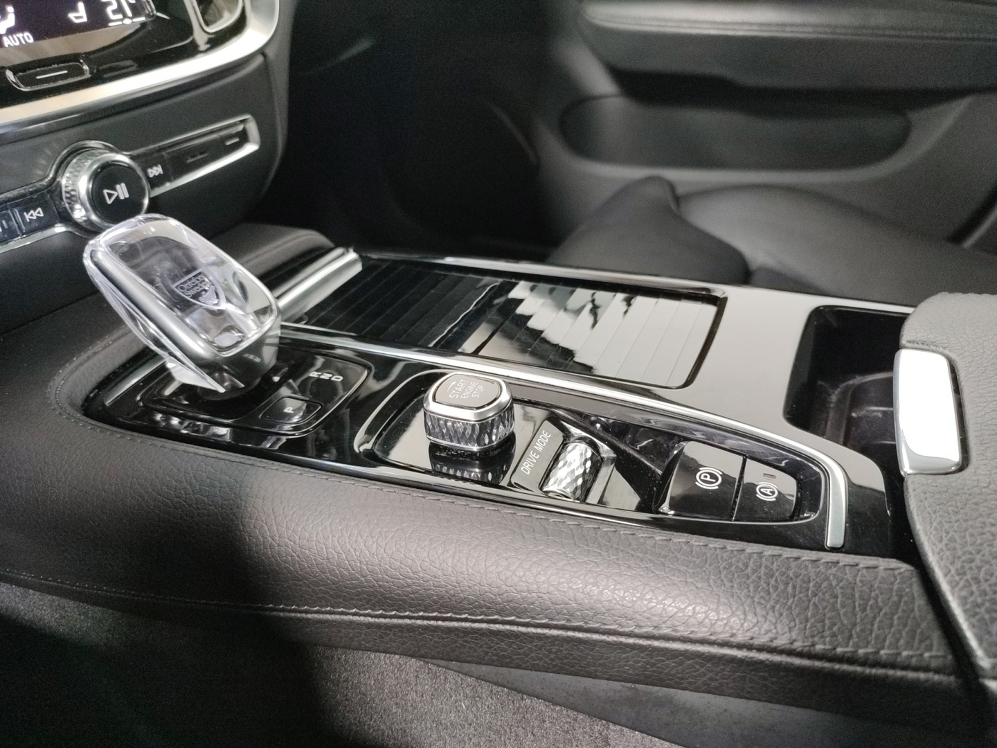 VOLVO V60 2021