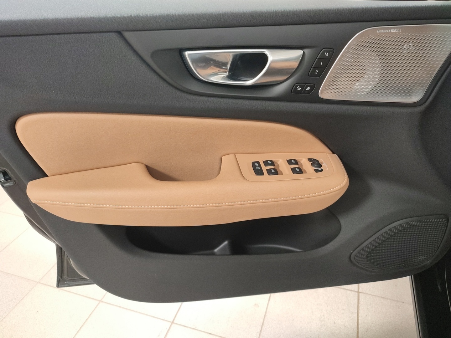VOLVO V60 2025