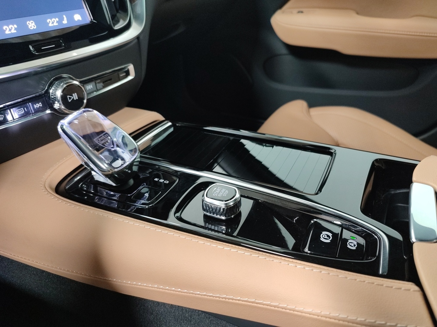 VOLVO V60 2025