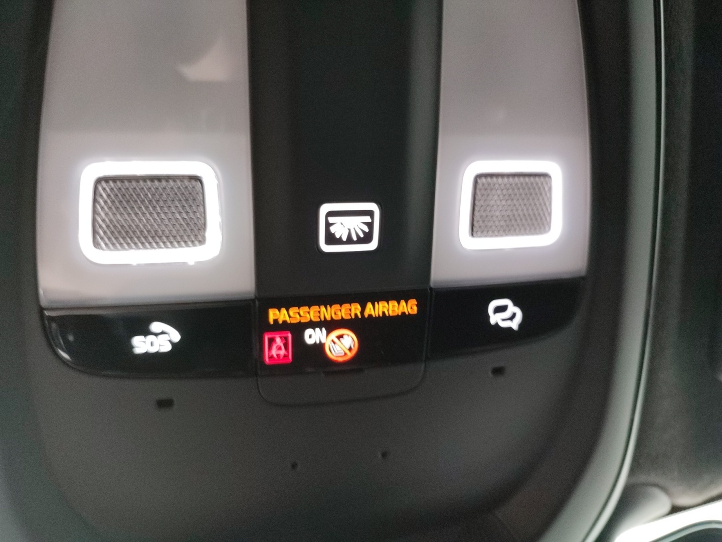 VOLVO EX40 2025