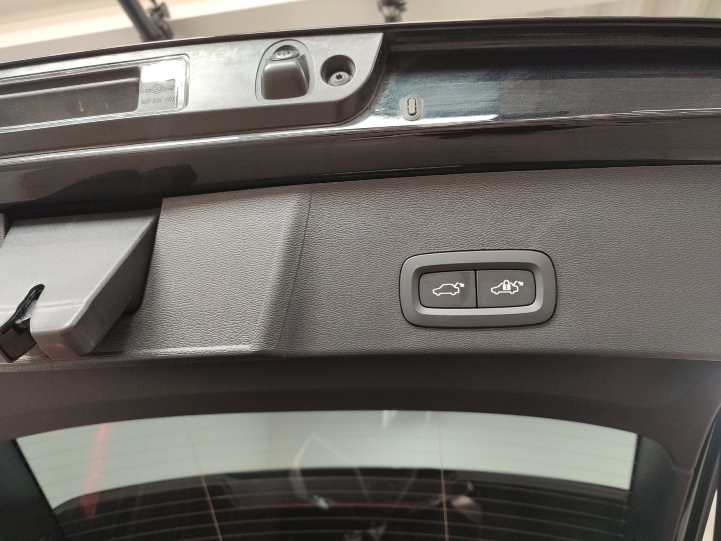 VOLVO EX40 2025