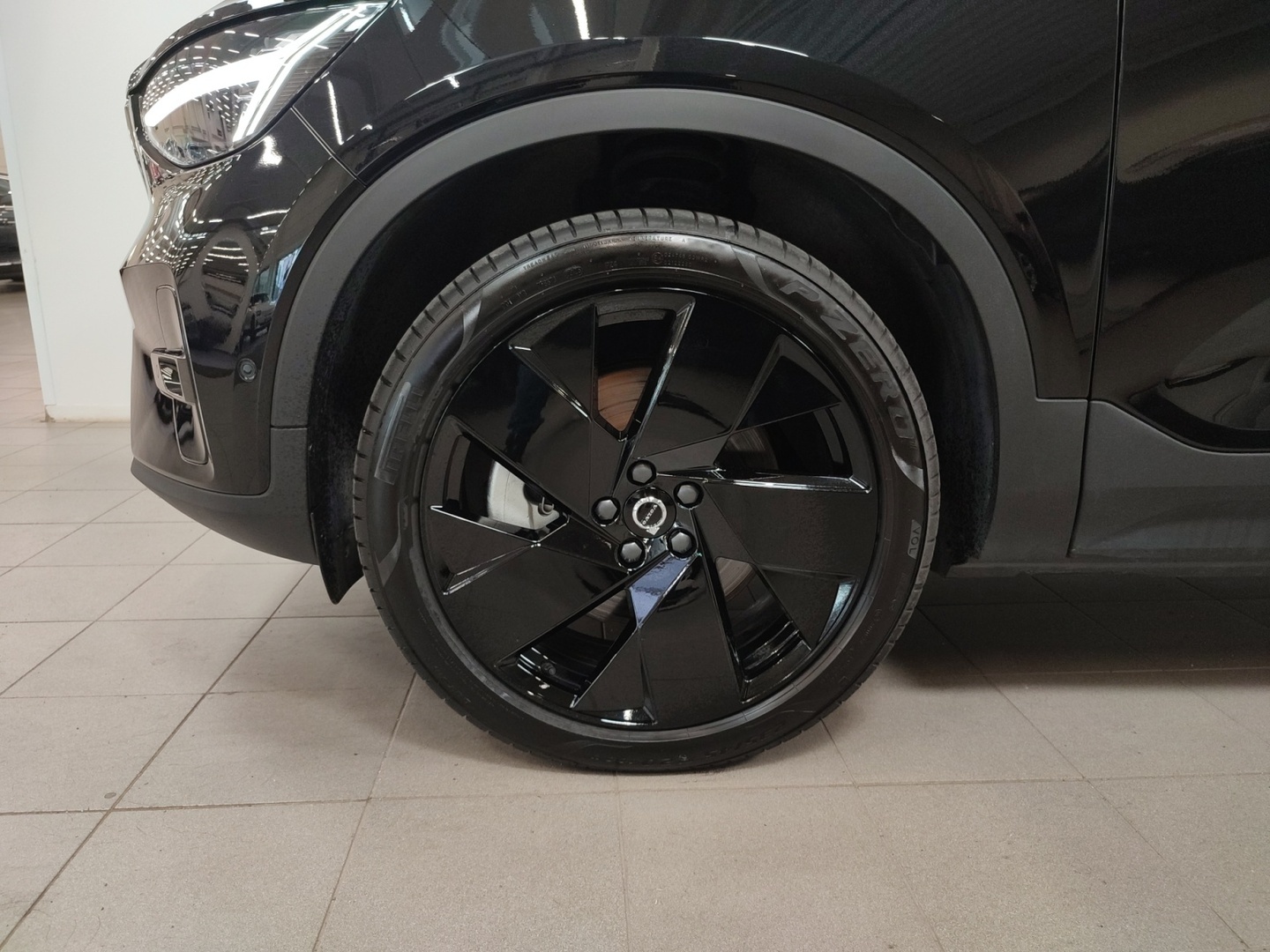 VOLVO EX40 2025