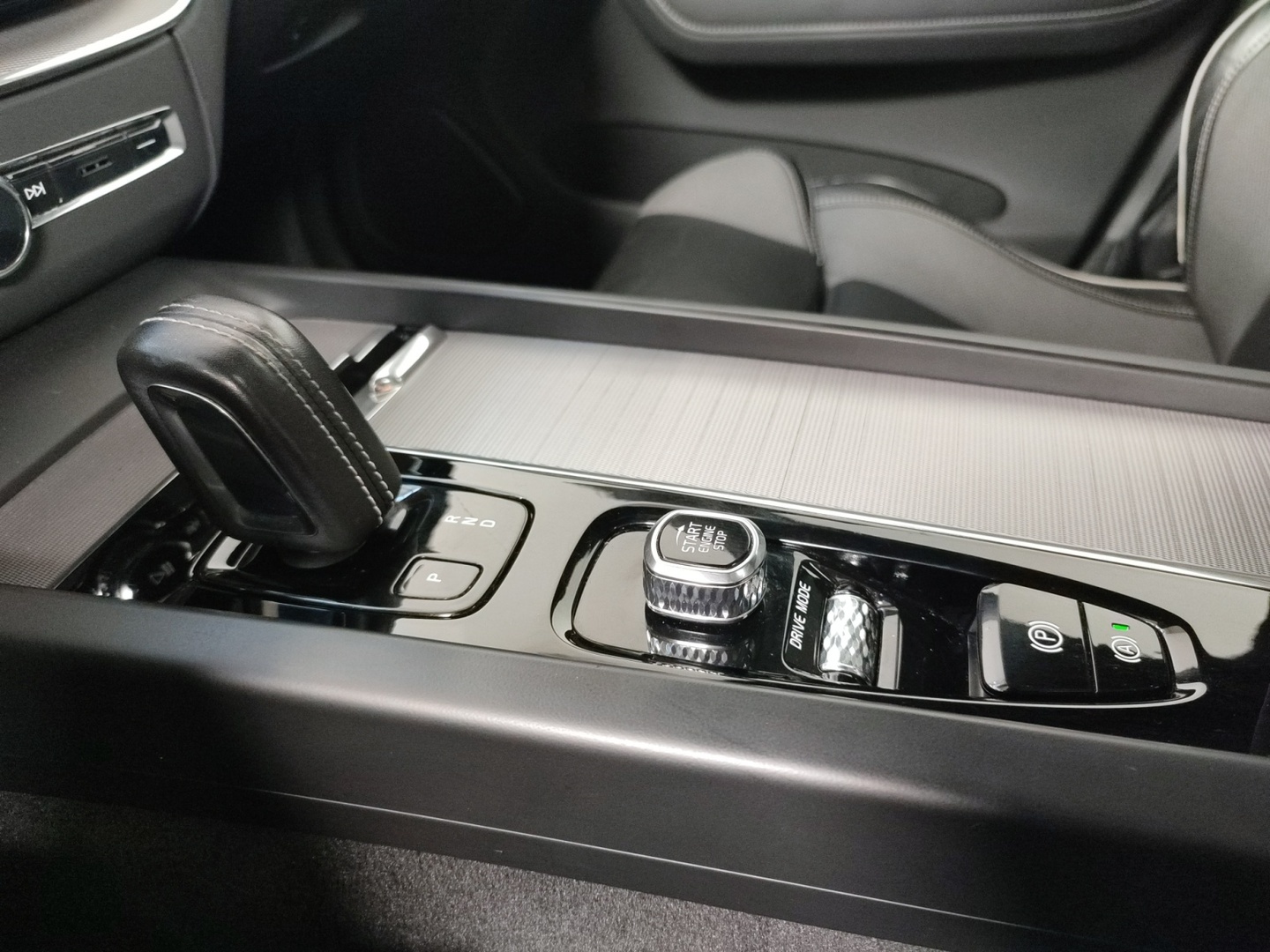 VOLVO XC60 2020
