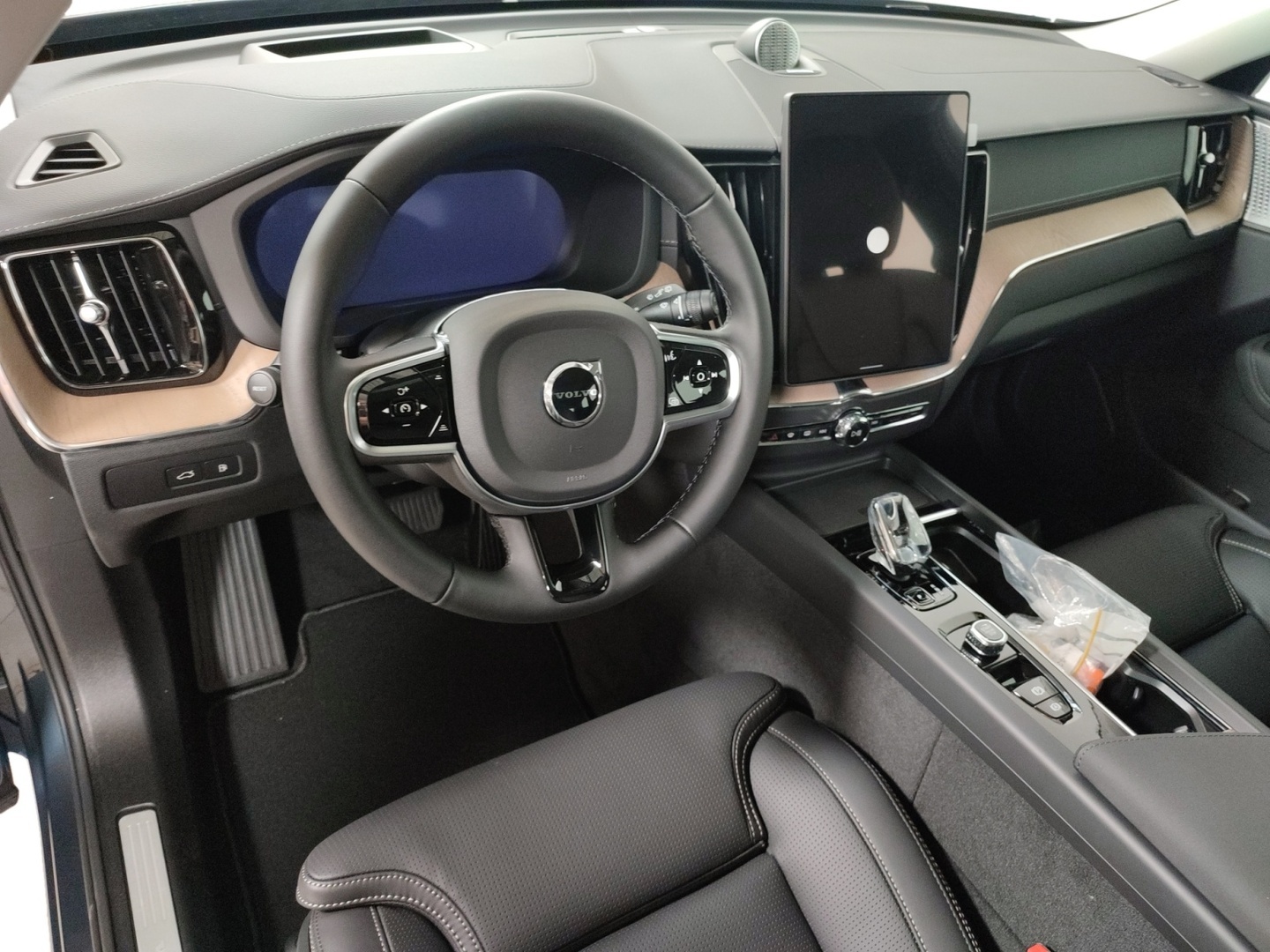 VOLVO XC60 2027