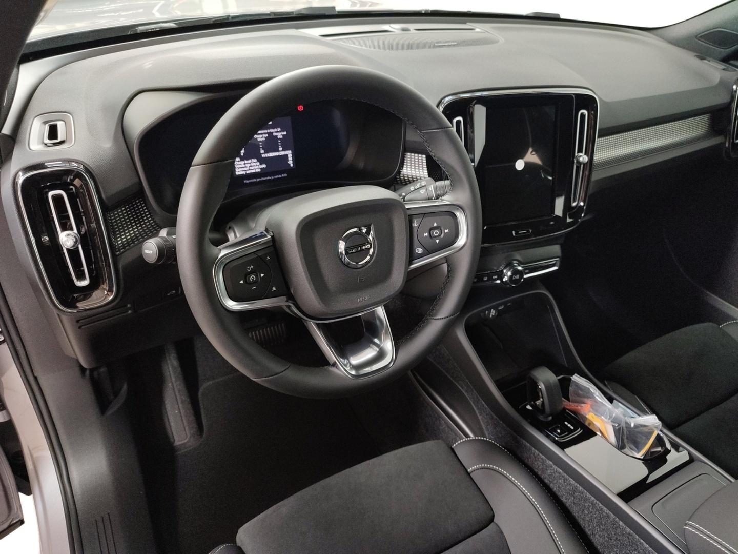 VOLVO EX40 2027